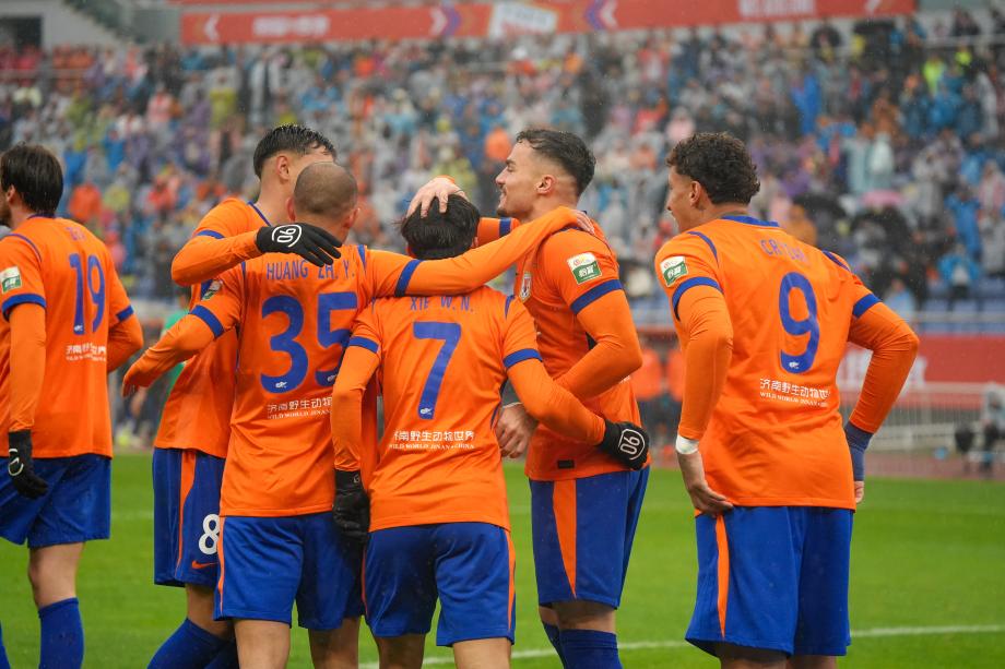 开云-中超-谢文能克雷桑破门 山东泰山战胜北京国安